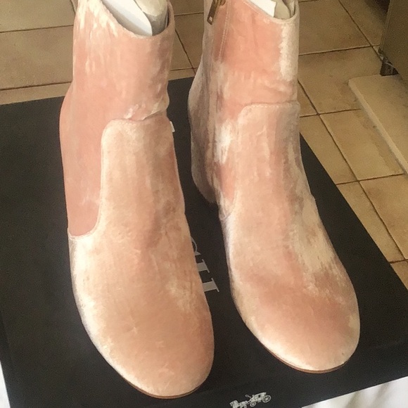 COACH NEW PINK VELVET SHORT BOOTS - Picture 1 of 8
